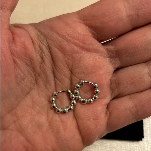 Dana Rebecca poppy Rae pebble white gold Hoop Earrings - Picture 5 of 5